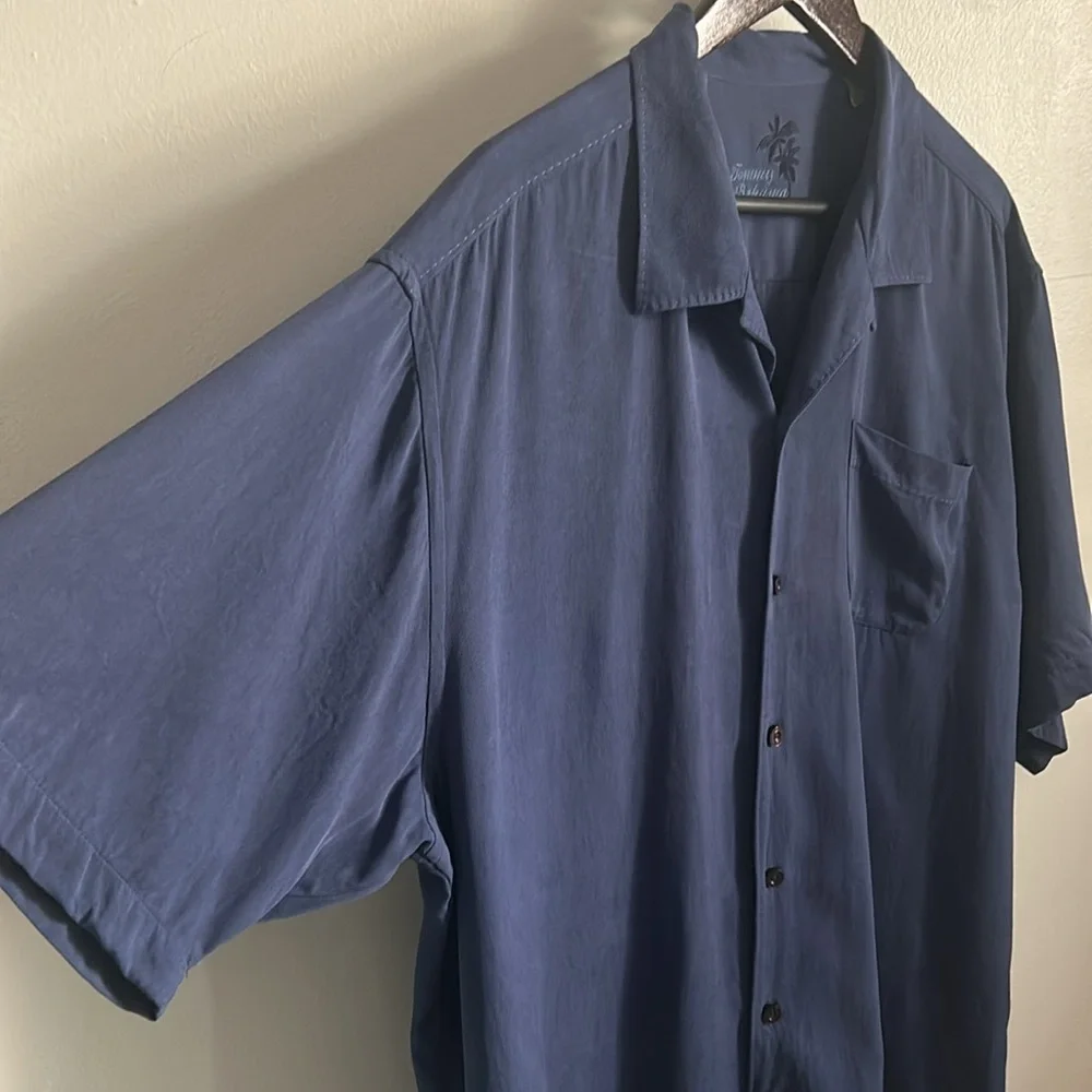 Tommy Bahama Classic Men’s Brushed Silk Short Sleeve Button Up Camp Shirt - Picture 4 of 6